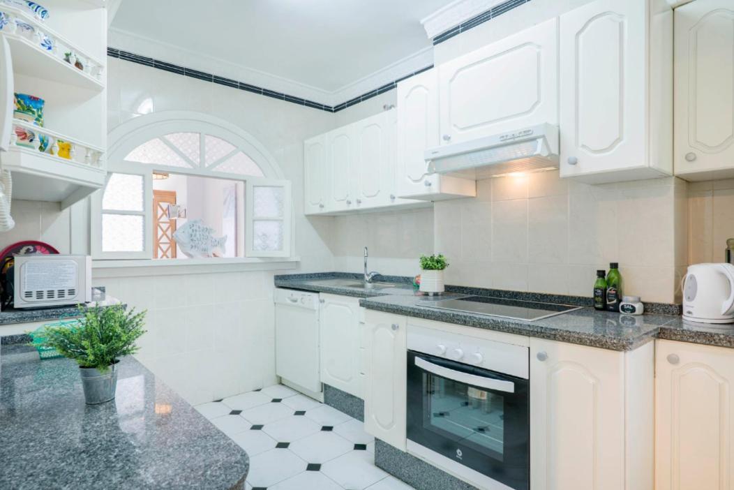푸엔히롤라 Family Aguamarina Front The Sea Free Parking 아파트 외부 사진